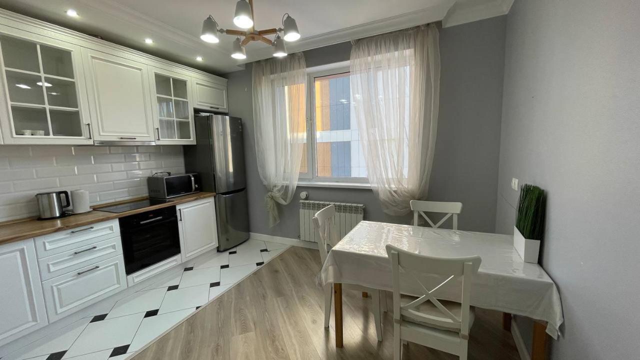 Ernaz Plus Apartments: Sauran-Towers Astana Extérieur photo